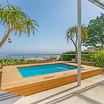 Sunset Bay Villa - Chic Villa With Ocean Views